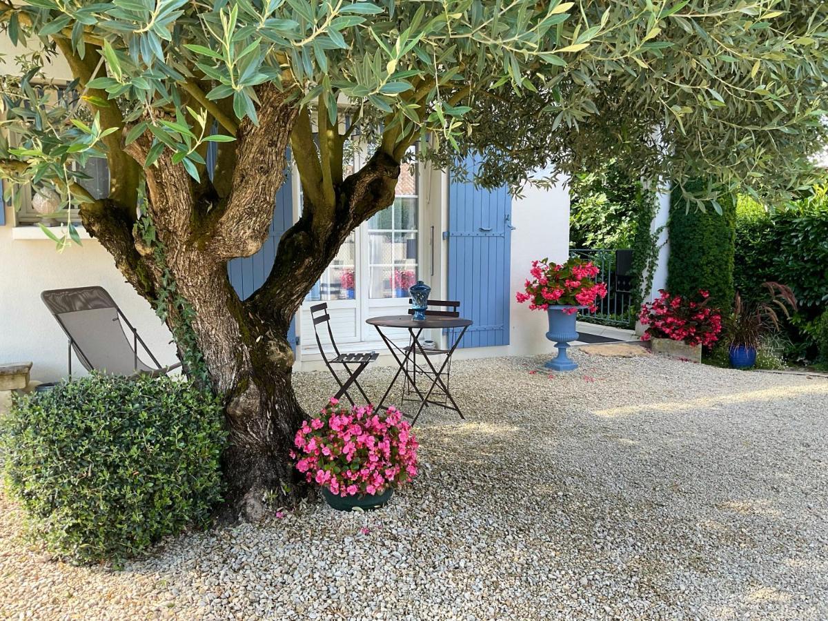 Chambre D'Hotes "Les Volets Bleus" - Villa L'Olivier Cote Mer Vaux-sur-Mer Exterior photo