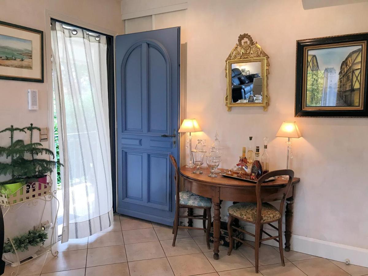 Chambre D'Hotes "Les Volets Bleus" - Villa L'Olivier Cote Mer Vaux-sur-Mer Exterior photo