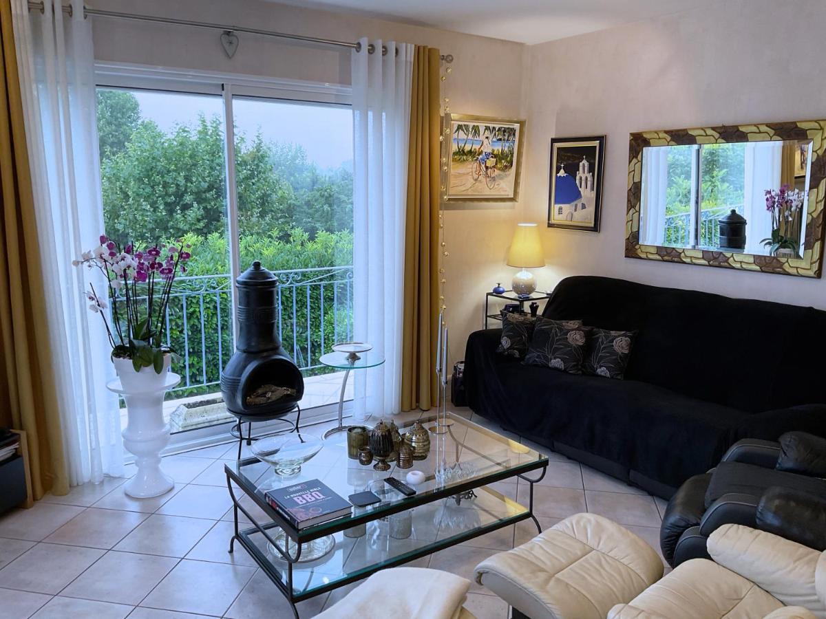 Chambre D'Hotes "Les Volets Bleus" - Villa L'Olivier Cote Mer Vaux-sur-Mer Exterior photo